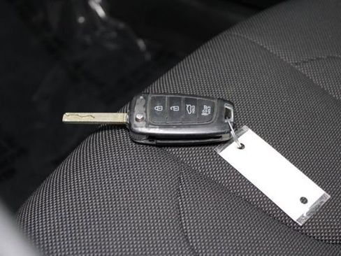 Used 2021 Hyundai Elantra SE w/ Cargo Package image 13