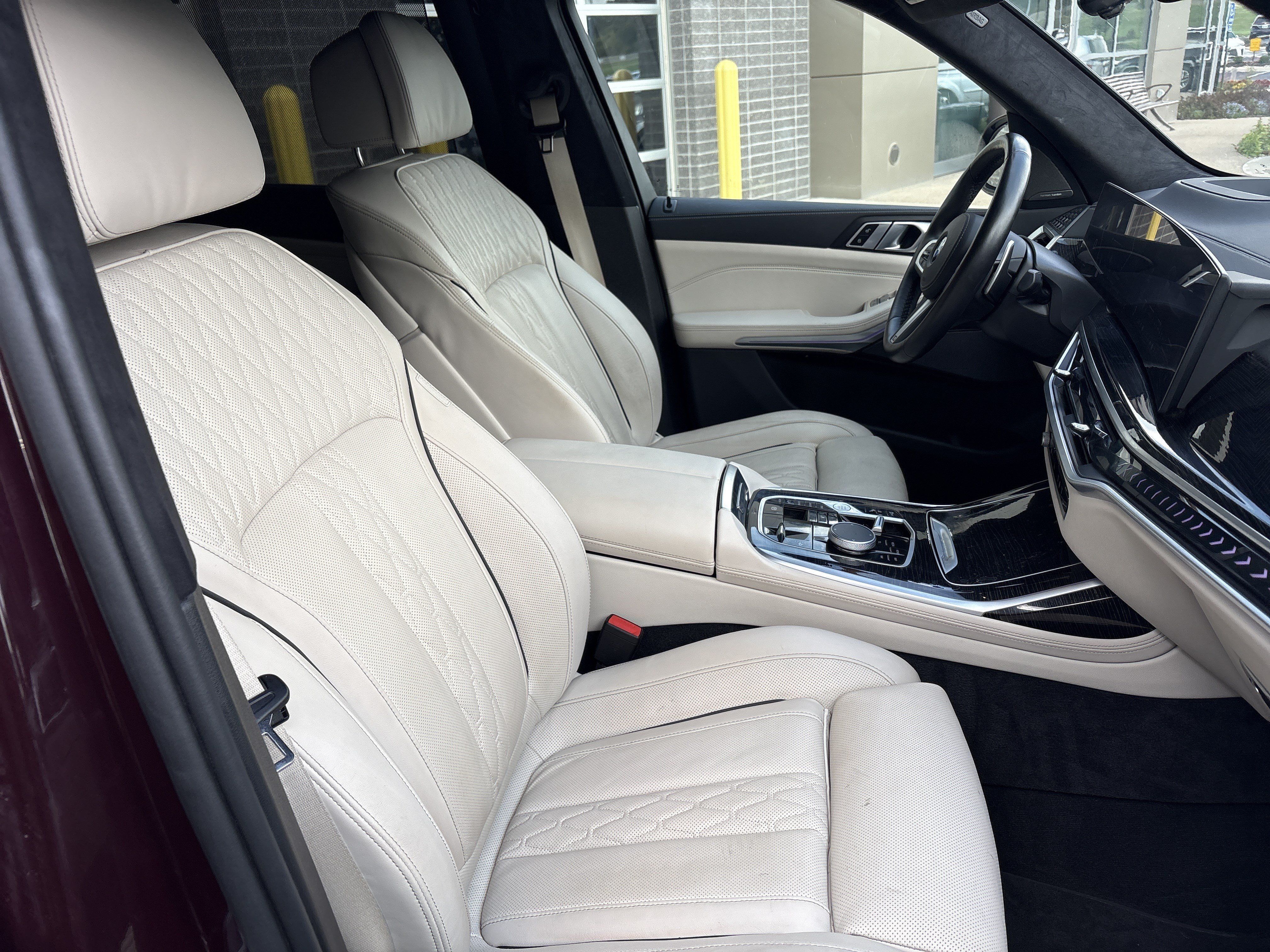 Used 2025 BMW X7 xDrive40i w/ M Sport Package AWD/4WD image 34