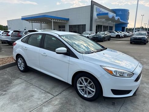 Used 2018 Ford Focus SE FWD image 14