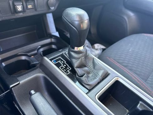 Used 2020 Toyota Tacoma SR5 AWD/4WD image 29