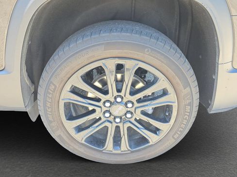 Used 2023 GMC Acadia SLT w/ Elevation Edition AWD/4WD image 5