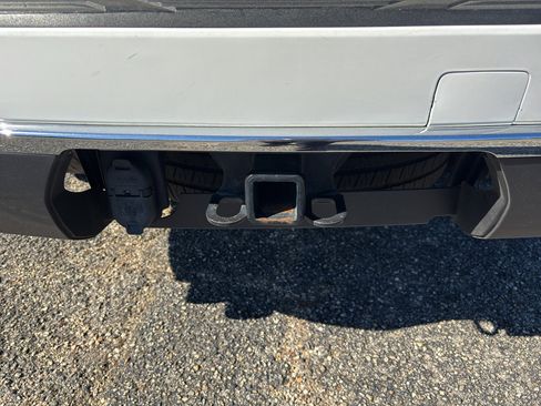 Used 2022 Chevrolet Suburban Premier image 11