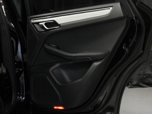 Certified 2026 Porsche Macan AWD/4WD image 15
