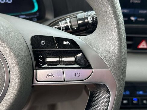 Used 2025 Hyundai Elantra Hybrid FWD image 16
