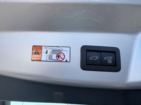 Used 2024 Toyota Prius Prime Premium image 32