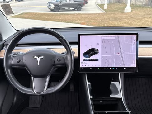 Used 2018 Tesla Model 3 Long Range image 16