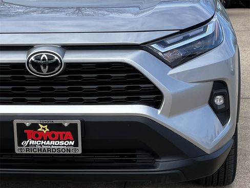 Used 2023 Toyota RAV4 XLE Premium image 8