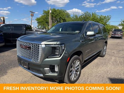 Used 2023 GMC Yukon XL Denali w/ Denali Reserve Package image 3