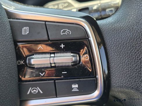Certified 2025 Kia Sorento LX image 27