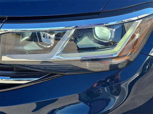 Used 2023 Volkswagen Atlas Cross Sport SE w/ Black Wheel Package image 27