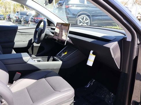 Used 2026 Tesla Model Y Long Range image 30