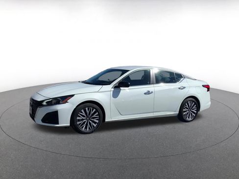 Used 2025 Nissan Altima 2.5 SV image 8