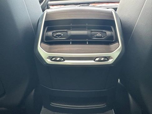 Used 2024 BMW 760i xDrive w/ Executive Package image 33