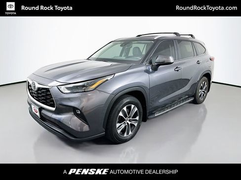 Certified 2024 Toyota Highlander XLE image 1