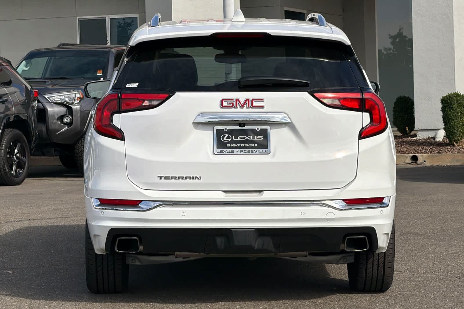 Used 2020 GMC Terrain Denali w/ Denali Premium Package FWD image 8