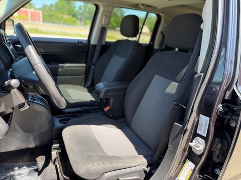 Used 2016 Jeep Patriot Latitude w/ Sun/Sound Group AWD/4WD image 22