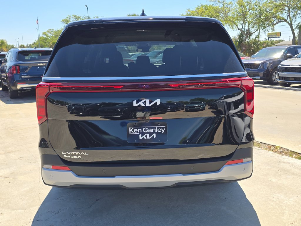 New 2026 Kia Carnival FWD image 7