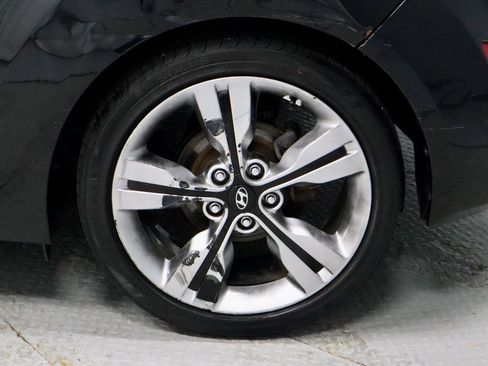 Used 2017 Hyundai Veloster Value Edition image 19