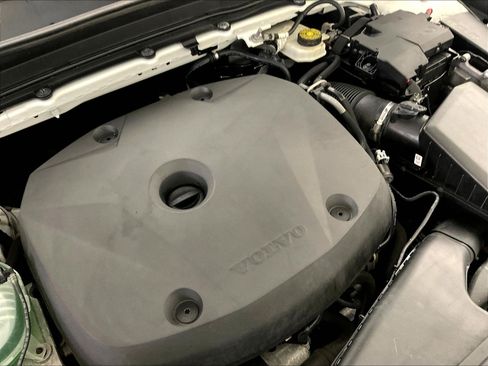 Used 2019 Volvo XC40 T5 Momentum AWD/4WD image 31