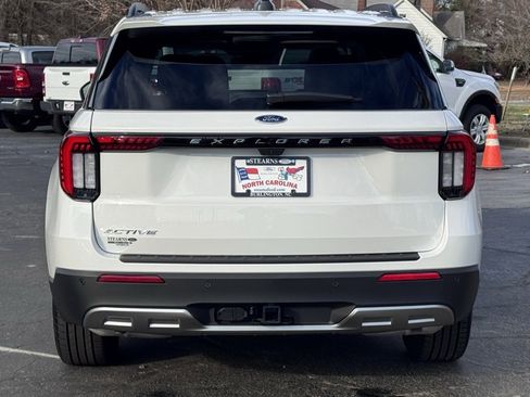Used 2025 Ford Explorer Active w/ Active Comfort Package image 19