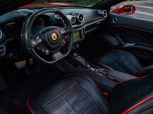 Used 2016 Ferrari California T image 19