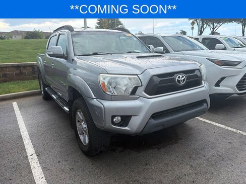 Used 2015 Toyota Tacoma 4x4 Double Cab w/ TRD Sport Package image 3
