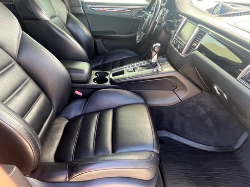 Used 2016 Porsche Macan Turbo image 24