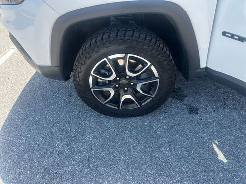 Used 2025 Jeep Compass Trailhawk image 29