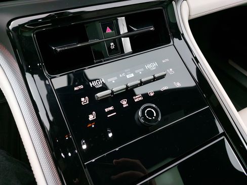 Used 2024 Porsche Panamera 4 image 23