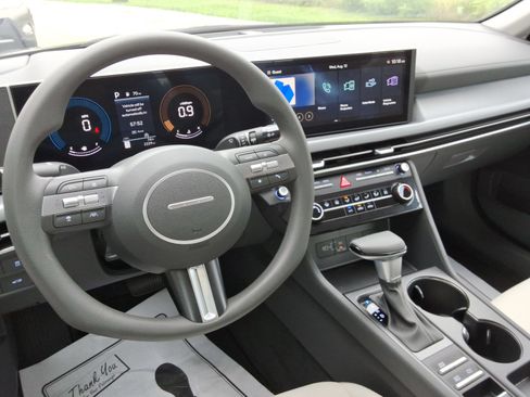 Used 2026 Hyundai Sonata SE FWD image 12