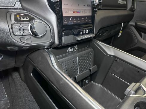 New 2026 RAM 1500 4x4 Crew Cab image 32