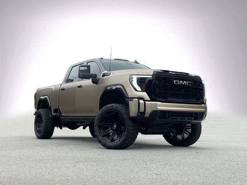 Used 2024 GMC Sierra 2500 AT4X image 2