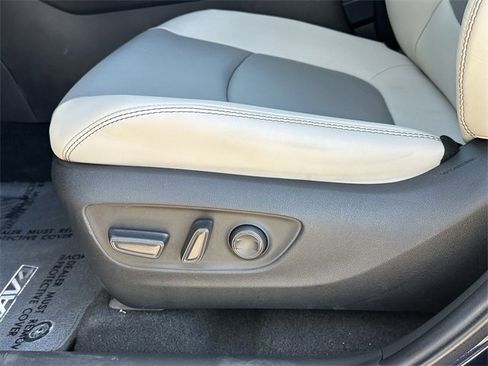 Used 2023 Toyota RAV4 XLE Premium image 27