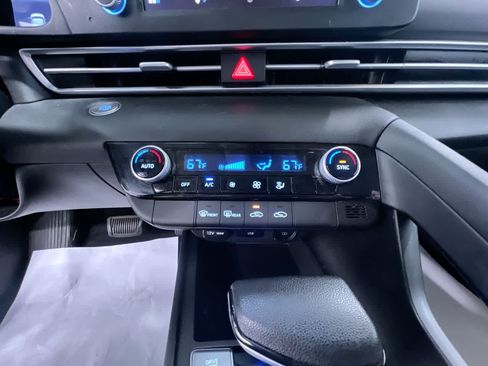 Used 2023 Hyundai Elantra SEL FWD image 28