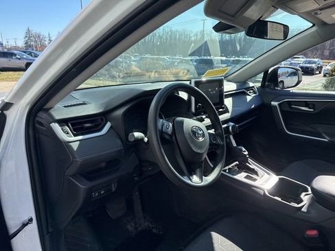 Used 2025 Toyota RAV4 XLE image 25