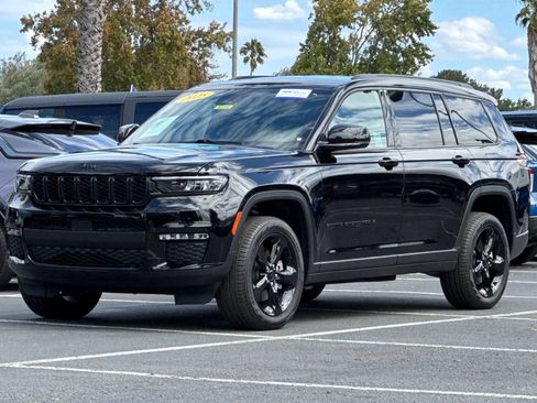 Used 2025 Jeep Grand Cherokee L Limited AWD/4WD image 9