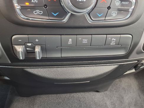 Used 2022 RAM 1500 Classic SLT w/ Electronics Group AWD/4WD image 8