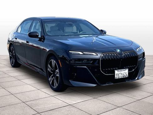 Used 2025 BMW 760i xDrive AWD/4WD image 3