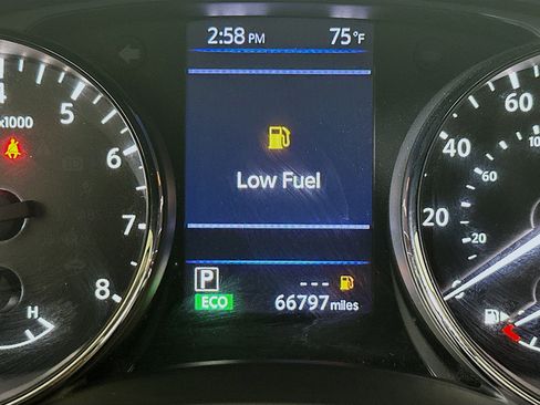 Used 2018 Nissan Rogue SV w/ Premium Package image 19