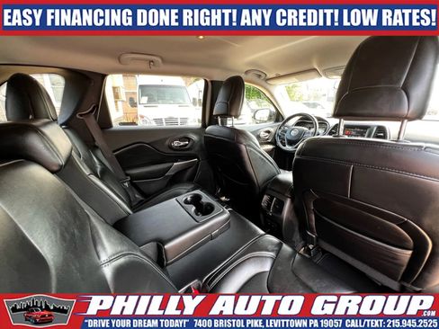 Used 2019 Jeep Cherokee Latitude Plus AWD/4WD image 21