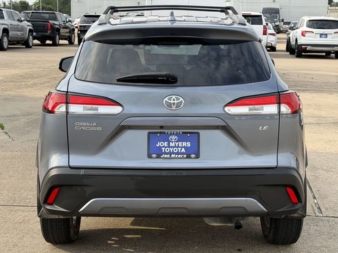 Used 2023 Toyota Corolla Cross LE w/ Moonroof Package FWD image 8
