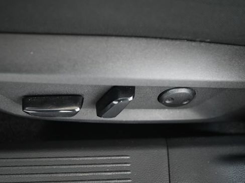 Used 2025 Nissan Rogue SV AWD/4WD image 23
