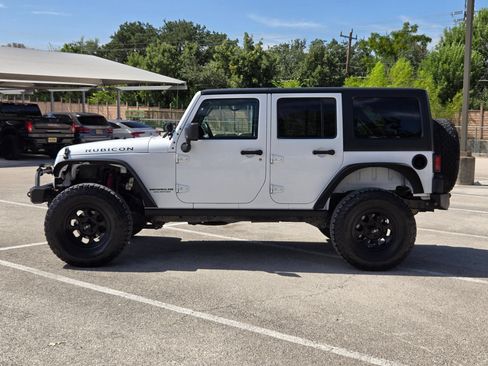 Used 2015 Jeep Wrangler Unlimited Rubicon w/ Connectivity Group AWD/4WD image 6