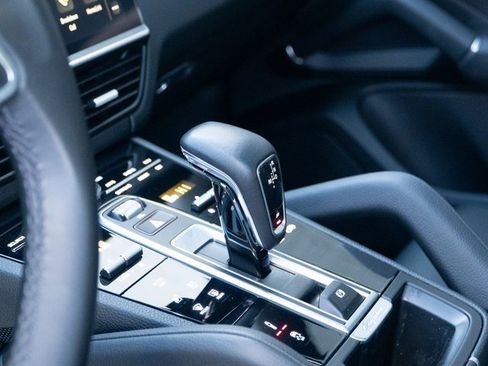 Certified 2022 Porsche Cayenne S image 27