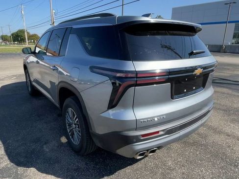 Used 2025 Chevrolet Traverse LT FWD image 8