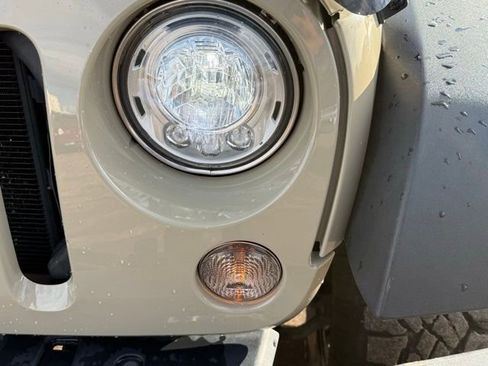 Used 2017 Jeep Wrangler Rubicon image 10