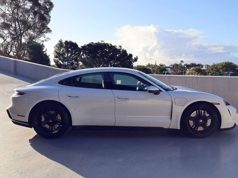 Certified 2022 Porsche Taycan image 8