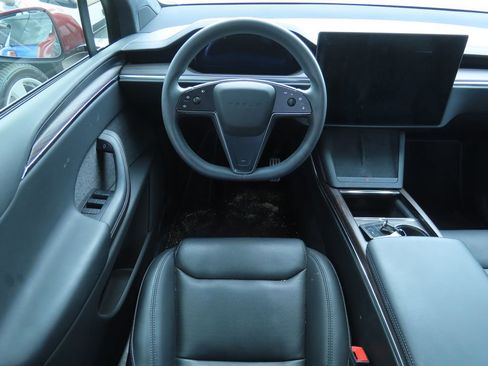 Used 2023 Tesla Model X image 5