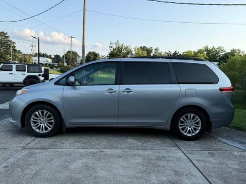 Used 2011 Toyota Sienna XLE FWD image 7