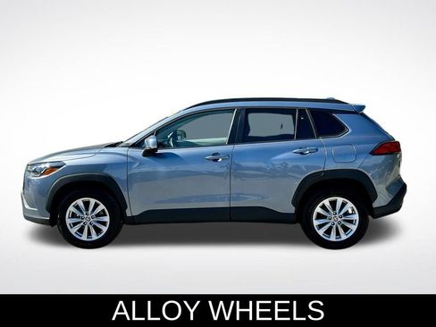 Used 2023 Toyota Corolla Cross LE image 3